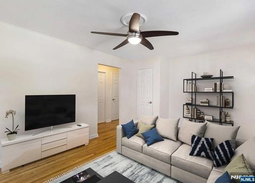 43 Lakeview Ave, Leonia, NJ, 07605-2107 | Card Image