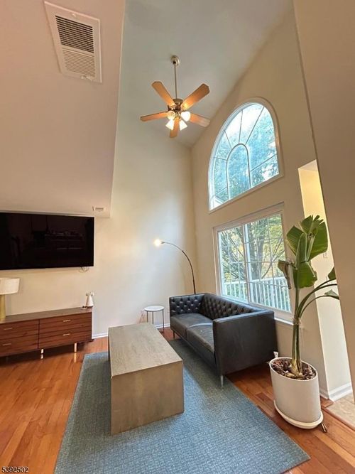 31 Encampment Dr, Bedminster, NJ, 07921-1836 | Card Image