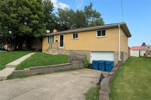 2724 Race St, Penn Hills, PA, 15235-3629 | Card Image