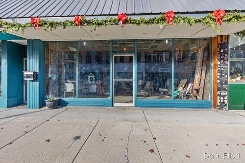 326 W Main St, Ionia, MI, 48846-1650 | Card Image