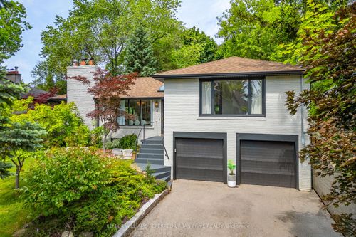 4 Pinehurst Cres, Etobicoke, ON, M9A3A5 | Card Image