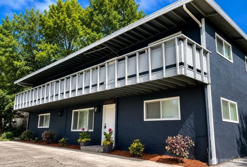 10417 Aqua Way S, Seattle, WA, 98168-1460 | Card Image