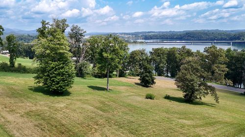 2450 Starboard Crest Way, Morristown, TN, 37814-5323 | Card Image