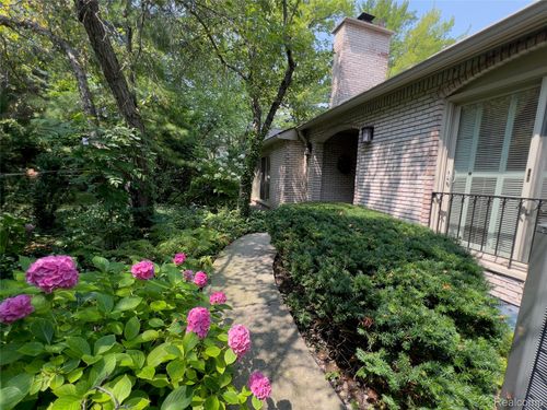 1362 Bramblebush Run, Bloomfield Hills, MI, 48304-1501 | Card Image