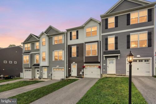 63 Overlook Dr, HANOVER, PA, 17331-8182 | Card Image