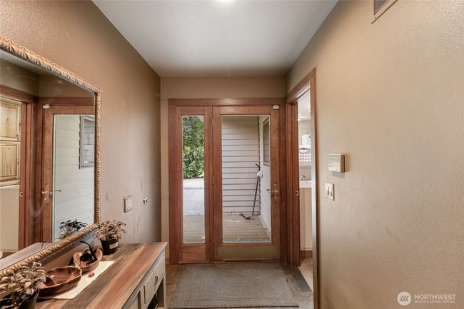 Secondary entry. | Image 27