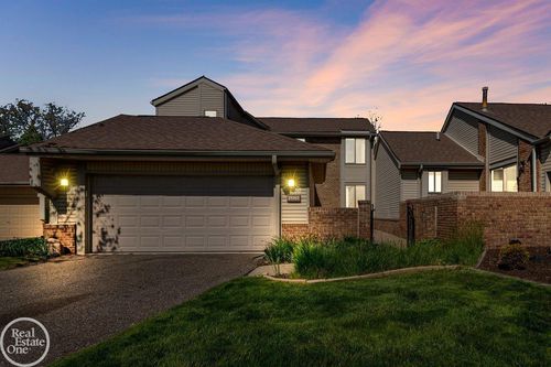 29263 W Chanticleer Dr, Southfield, MI, 48034-6905 | Card Image