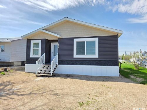 413 Railway St, Kipling, SK, S0G2S0 | Card Image
