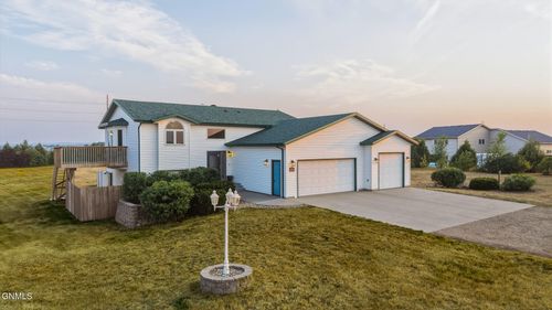 6405 Preston Loop, Bismarck, ND, 58504-9296 | Card Image