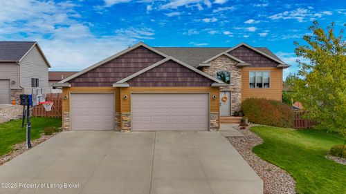 972 Mustang Ave, Dickinson, ND, 58601-6526 | Card Image