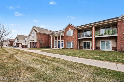 28218 S Pointe Ln, Chesterfield, MI, 48051-2347 | Card Image