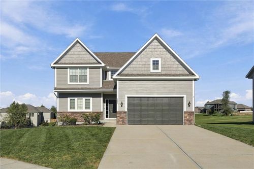 18304 Rock Creek Dr, Smithville, MO, 64089-4503 | Card Image