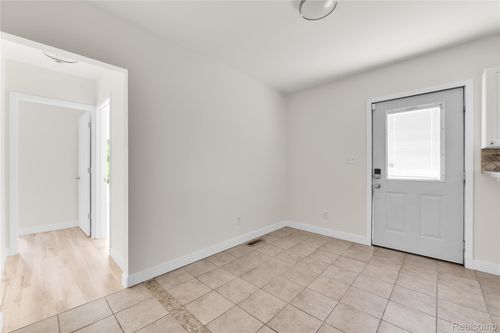 25044 Comfort, Center Line, MI, 48015-1510 | Card Image