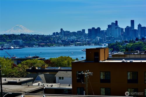 304-4020 Aurora Ave N, Seattle, WA, 98103-7880 | Card Image