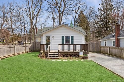 7 Upton Dr, Sound Beach, NY, 11789-2132 | Card Image