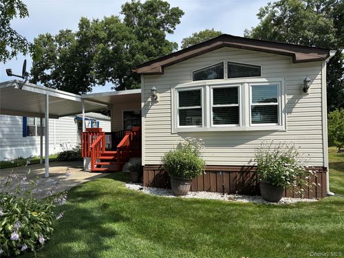233-1661 Old Country Rd, Riverhead, NY, 11901-4410 | Card Image