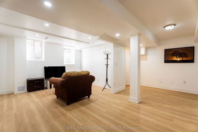 32 Charger Lane, House other with 8 bedrooms, 4 bathrooms and 2 parking in Brampton ON | Image 37