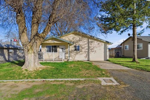 762 S Second Ave, Connell, WA, 99326-2201 | Card Image