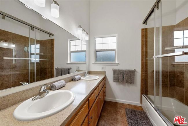 Primary Bathroom | Image 27
