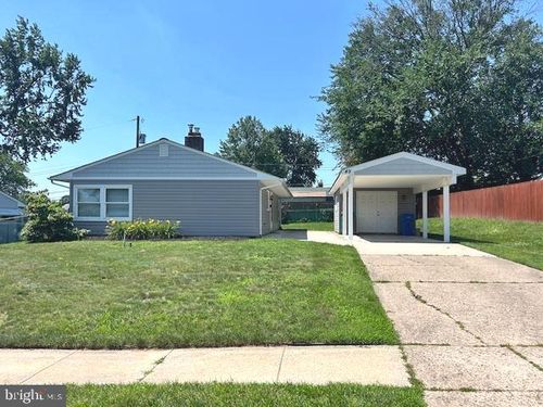 49 Mistletoe Ln, LEVITTOWN, PA, 19054-2032 | Card Image