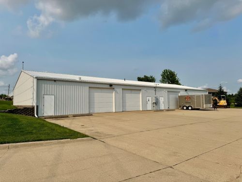 942 S Hackett Rd, Waterloo, IA, 50701-3556 | Card Image