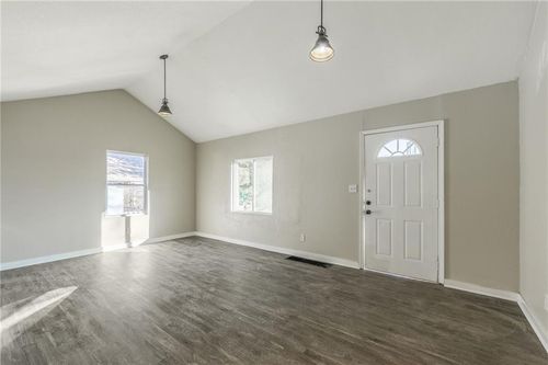 3920 Spruce Ave, Kansas City, MO, 64130-1548 | Card Image