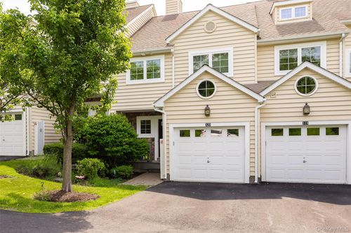 320 Hudson View Ter, Hyde Park, NY, 12538-3552 | Card Image