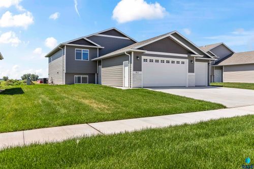 911 Birch St, Harrisburg, SD, 57032-8355 | Card Image