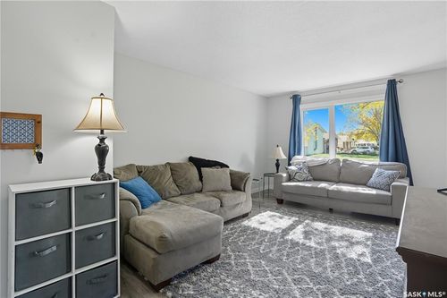 127 Hastings Cres, Regina, SK, S4T7N6 | Card Image