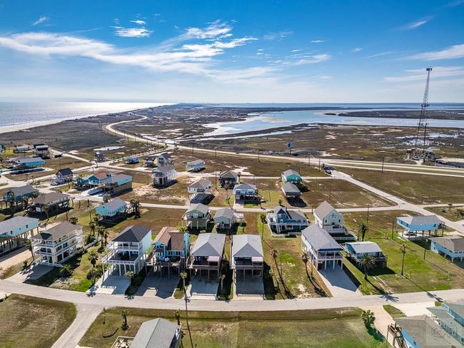13111 Buccaneer Pkwy, House other with 3 bedrooms, 2 bathrooms and 1 parking in Freeport TX | Image 48