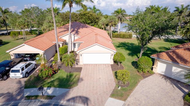 14190 Fall Creek Court, House other with 2 bedrooms, 2 bathrooms and null parking in Naples FL | Image 5