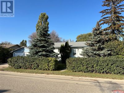 616 Beharrel St, House other with 4 bedrooms, 2 bathrooms and null parking in Oxbow SK | Image 1