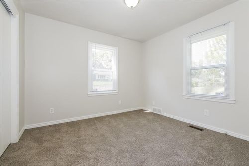 5228 Marsh Ave, Kansas City, MO, 64129-2349 | Card Image