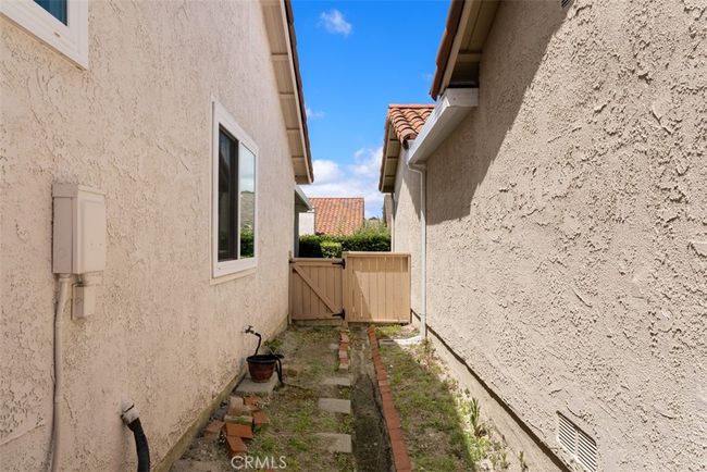 Here is a view of the private enclosed side patio area | Image 30