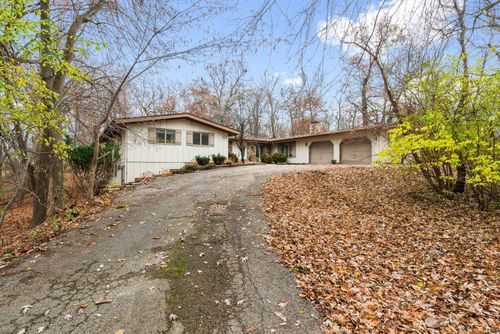 4N645 Mohican Ln, Elburn, IL, 60119-8841 | Card Image