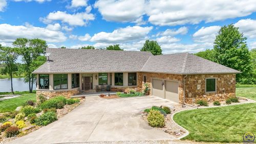 1672 N 1 Rd, Baldwin City, KS, 66006-6106 | Card Image