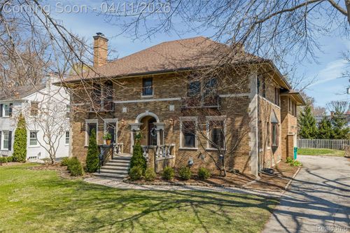 630 Lakepointe St, Grosse Pointe Park, MI, 48230-1704 | Card Image