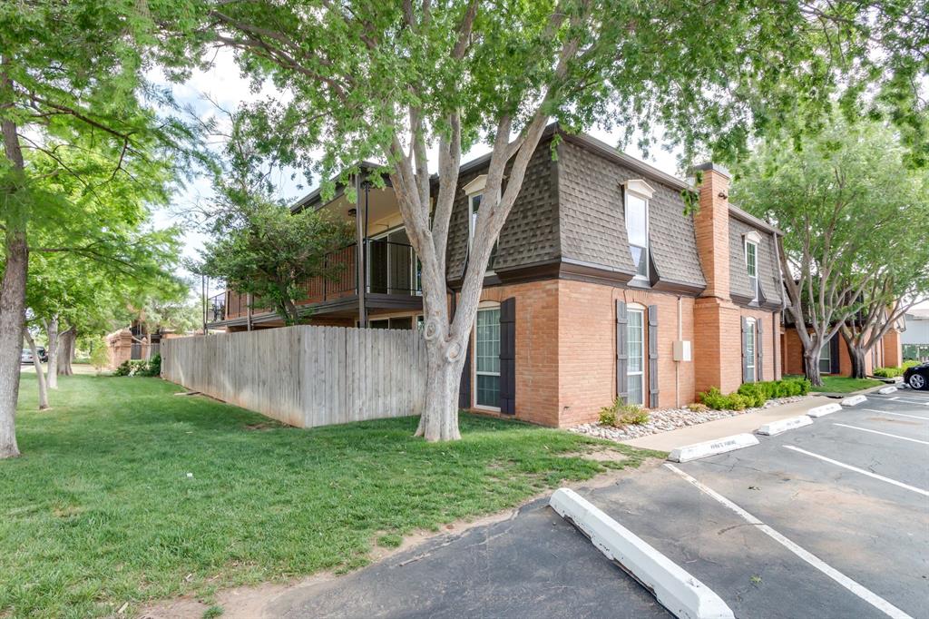 Cobblestone Cir, Glenview, IL 60025