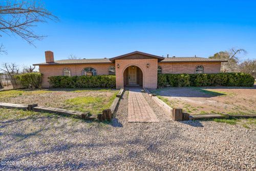 660 Wendy Ln, Las Cruces, NM, 88007-5324 | Card Image