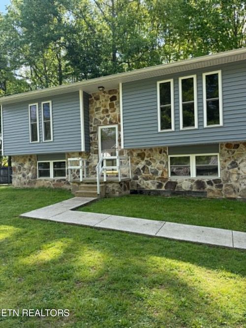 713 Petit Ln, Wartburg, TN, 37887-3627 | Card Image