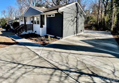 915 Crestmere St, Charlotte, NC, 28208-2811 | Card Image