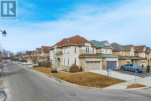 107 Hazelton Ave, Hamilton, ON, L9B0E9 | Card Image