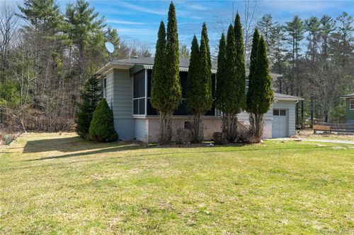 220 County Road 21, Barryville, NY, 12719-5232 | Card Image