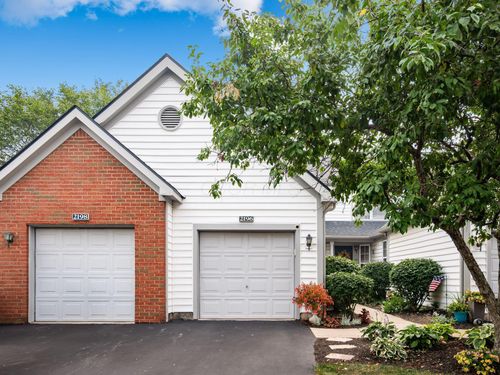 2196 Victoria Park Dr, Columbus, OH, 43235-7131 | Card Image