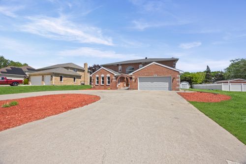 725 N 8th Ave, Addison, IL, 60101-2085 | Card Image