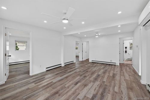 47 Weeks Rd, Babylon, NY, 11703-3217 | Card Image