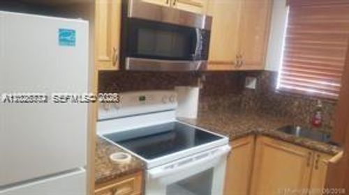 3-8089 Nw 8th St, Miami, FL, 33126-2840 | Card Image