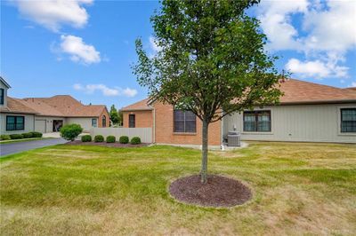 2557 Allister Circle, Condo with 2 bedrooms, 2 bathrooms and null parking in Miamisburg OH | Image 2