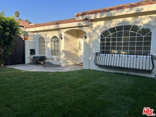 712 N Vista Street, Los Angeles, CA, 90046 | Card Image