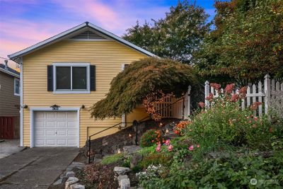 3103 Park Avenue N, House other with 2 bedrooms, 2 bathrooms and 1 parking in Renton WA | Image 2